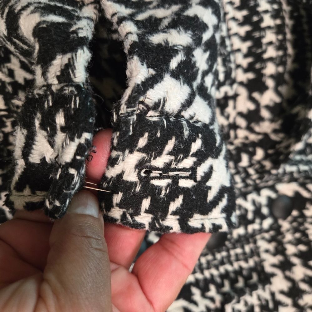 Forever 21 Black and White Geometric Blazer - Picture 5 of 15